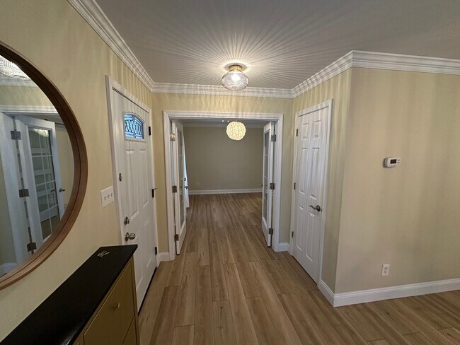 Side Entry to Dinning Room - 5605 Eagle Lake Dr