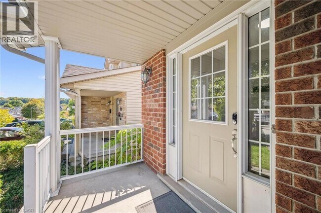 Photo du bâtiment - 723 Black Cherry St