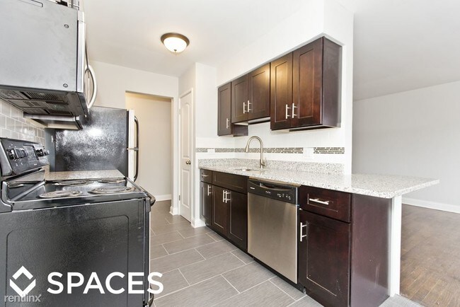 Foto del edificio - 6826 N Ridge Blvd