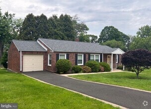 Building Photo - 1000 Edann Rd
