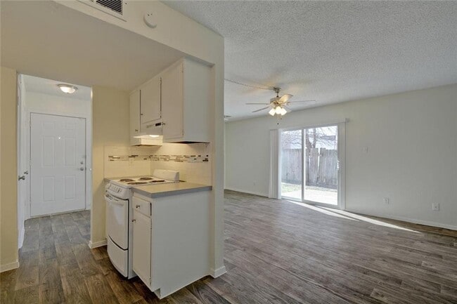 Building Photo - 1825 Wooten Park Dr