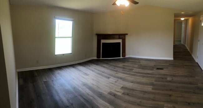 Building Photo - 3 BDR / 2BA in Private Community