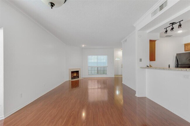 Foto del edificio - 7350 Kirby Dr