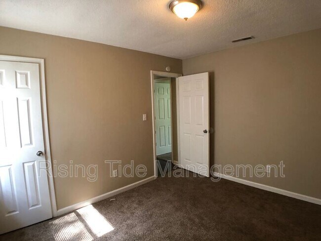 Foto del edificio - 1200 Birchwood St