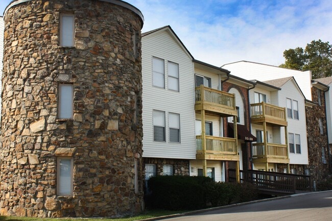 Building Photo - Knobs Pointe Apartments
