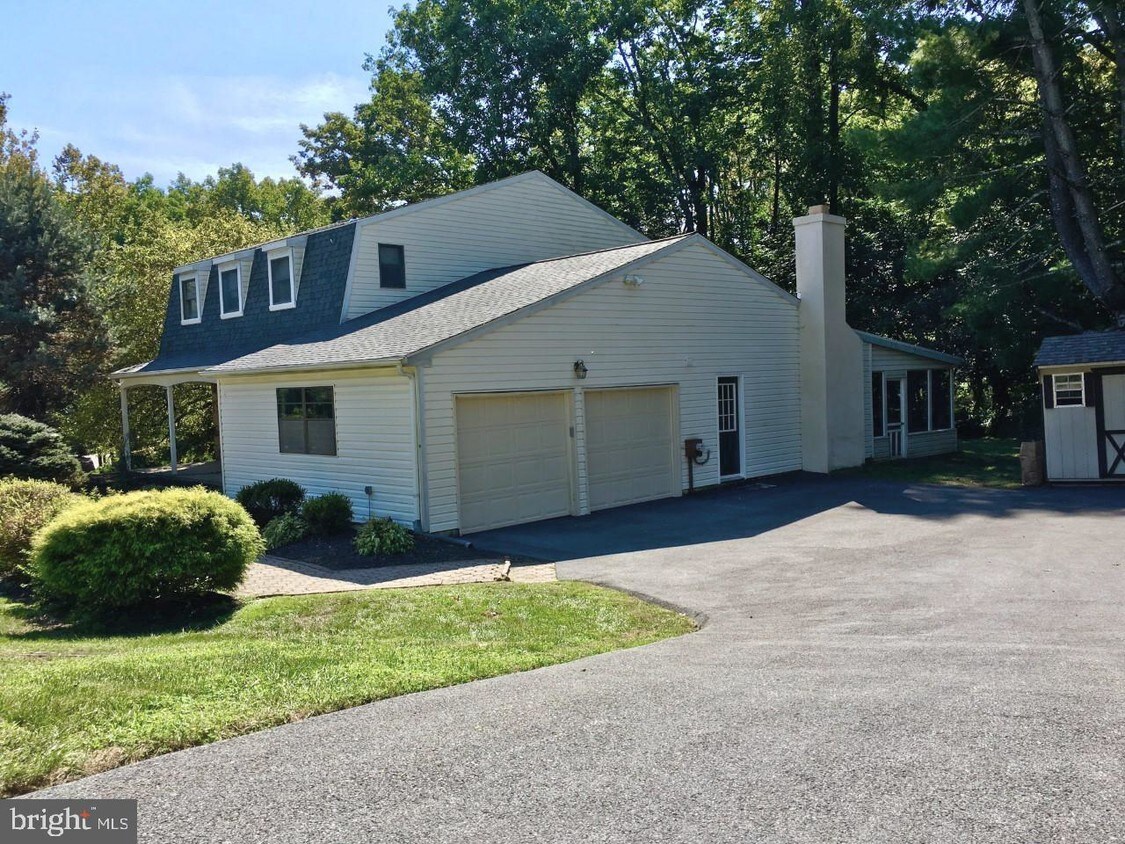 Primary Photo - 602 Heather Ln