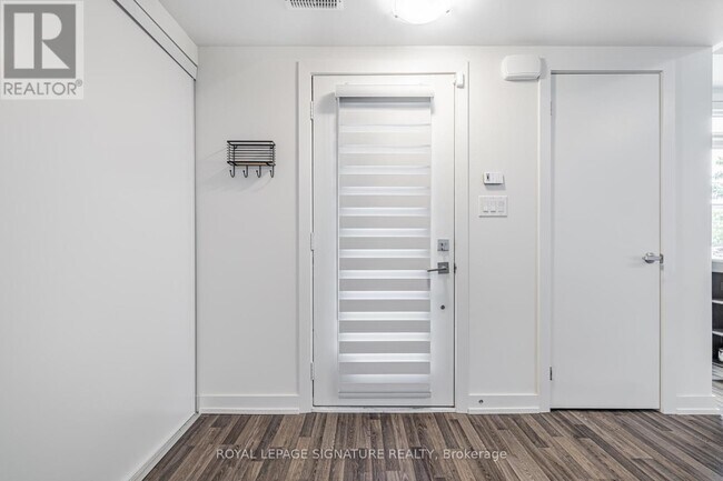 Photo du bâtiment - 370C-370C Red Maple Rd