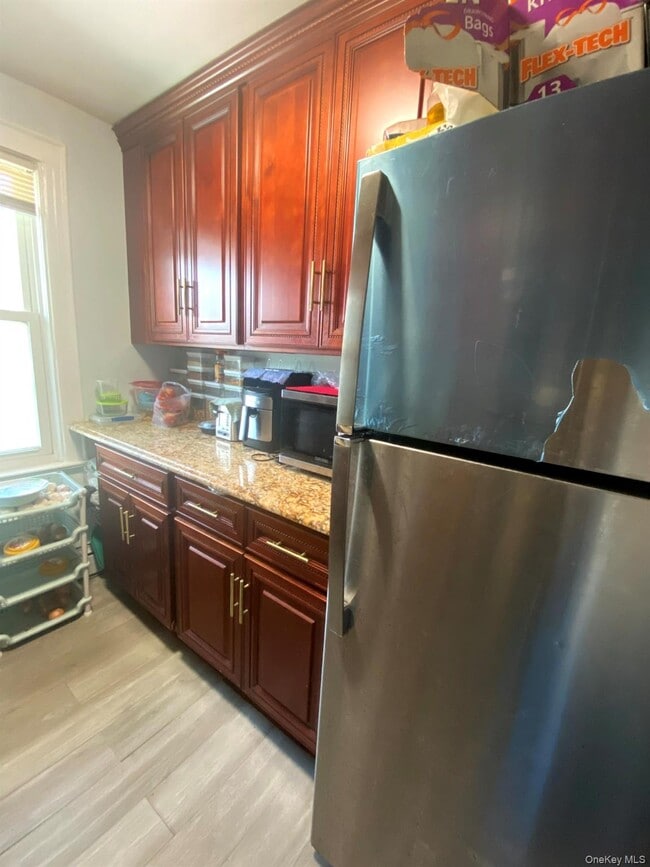 Foto del edificio - 107-02 Pinegrove St