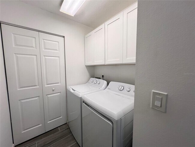 Foto del edificio - 5262 Wedgewood Ln