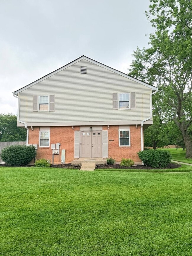 Building Photo - 3 bedroom 2.5 bath