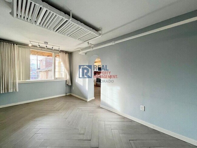 Foto del edificio - 561.5 S Ogden St