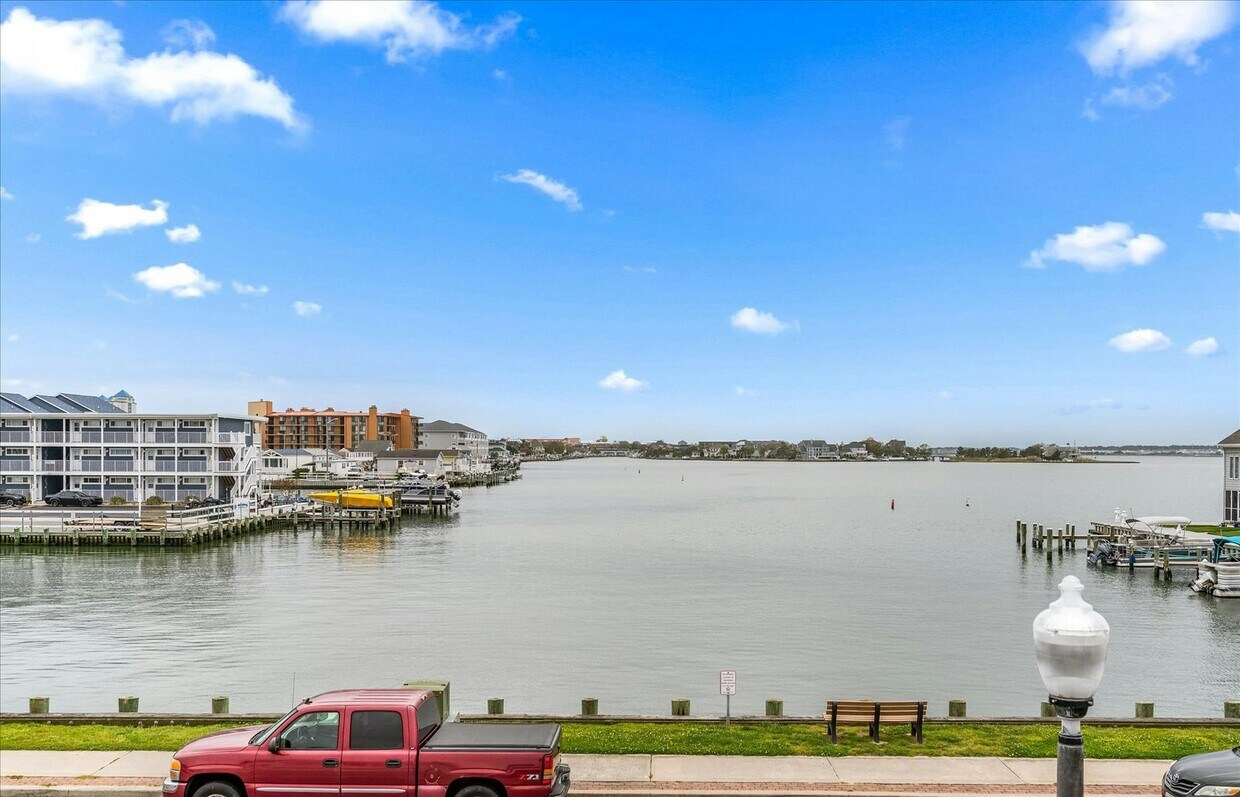 322 Bayshore Dr Unit 2E, Ocean City, MD 21842 Room for Rent in Ocean