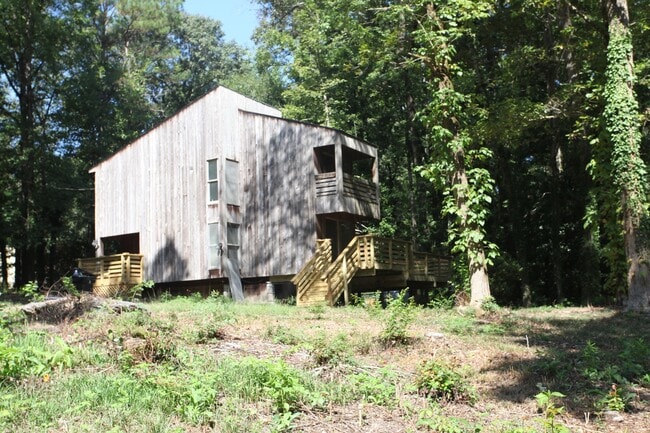 Building Photo - One of a Kind Home in the Heart of Auburn – Perfect for Living & Entertaining!