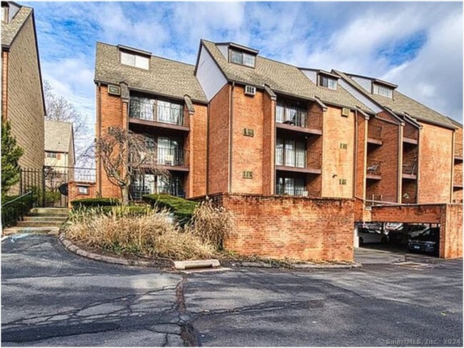Building Photo - 181 Loomis Dr