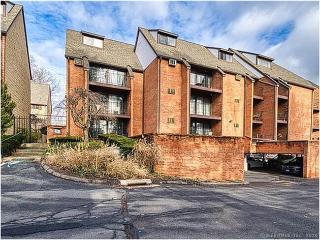 Building Photo - 181 Loomis Dr