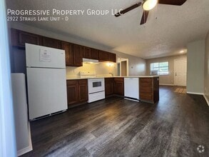 Building Photo - 2922 Straus Ln
