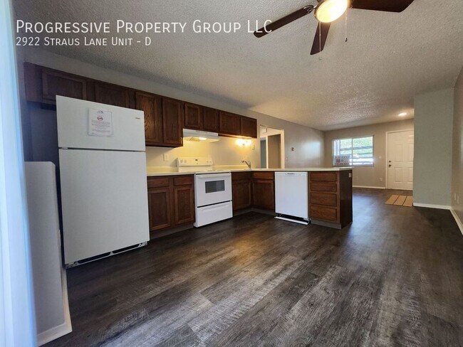 Foto del edificio - 2922 Straus Ln