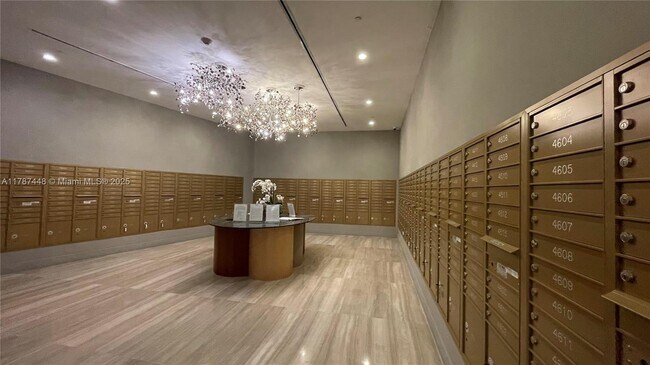 Foto del edificio - 488 NE 18th St