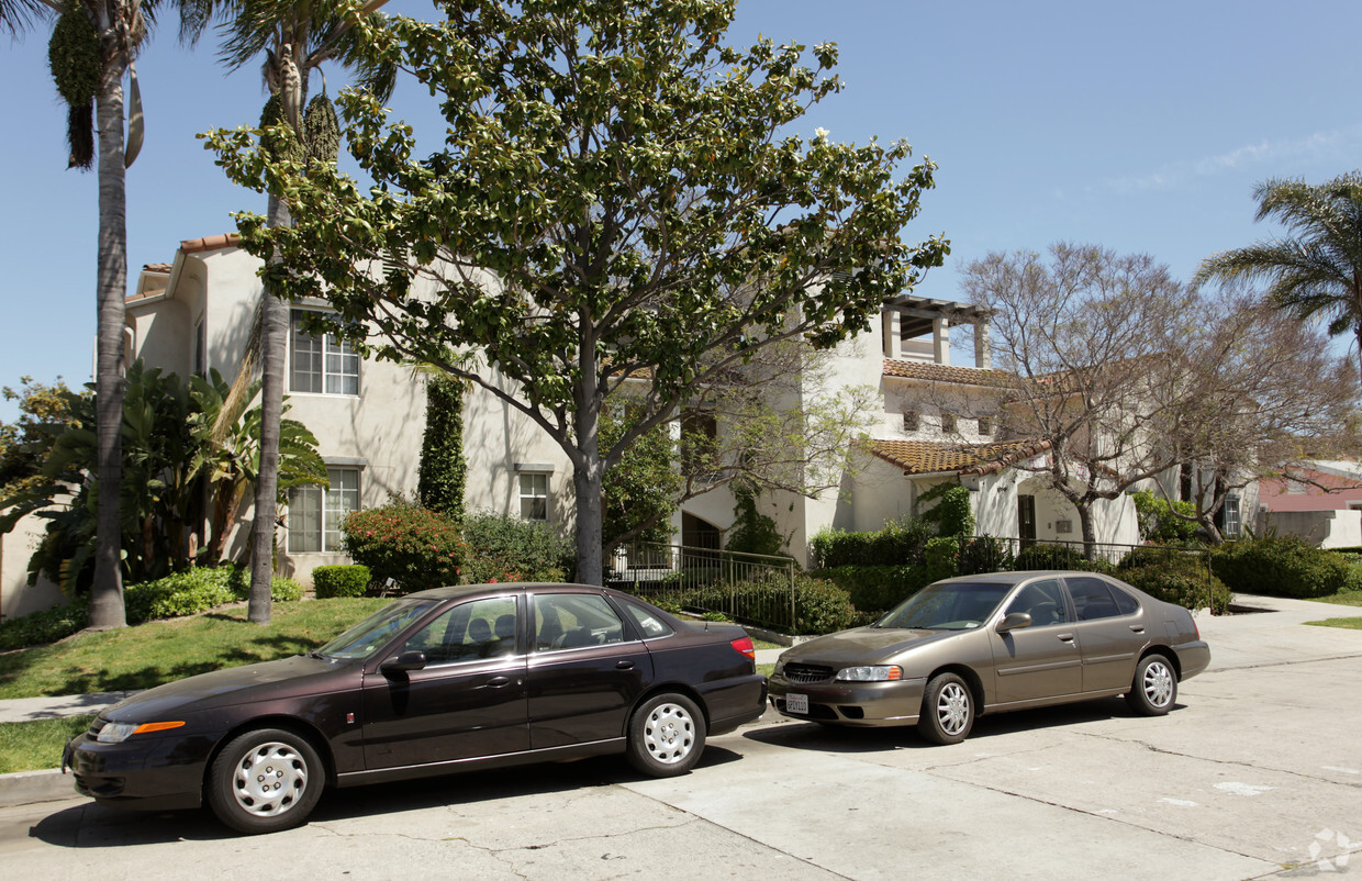 Building Photo - 11th Avenue Apartments