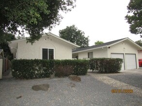 Building Photo - 625-627 Cordelia Dr