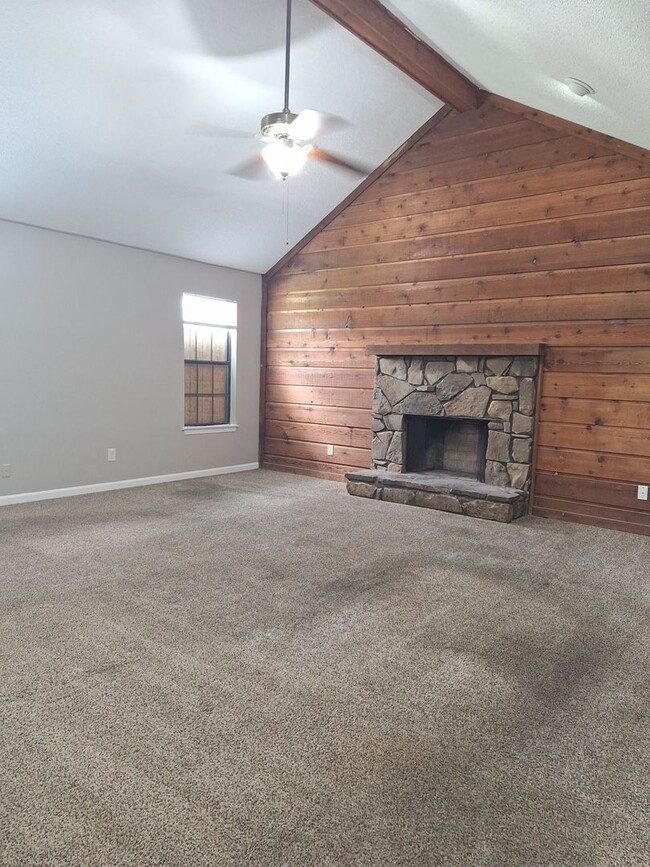 Building Photo - Newly Renovated Home in Hickory Hill