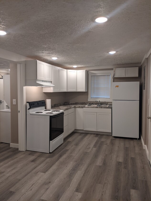 Foto principal - 2-982 W Vest St