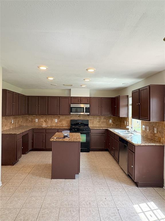 Building Photo - 8318 Sierra Hill Ct