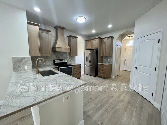 Building Photo - 13552 Mere View Dr