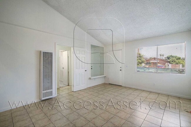 Building Photo - Spacious 4 Bed / 2 Bath Home In Beautiful ...