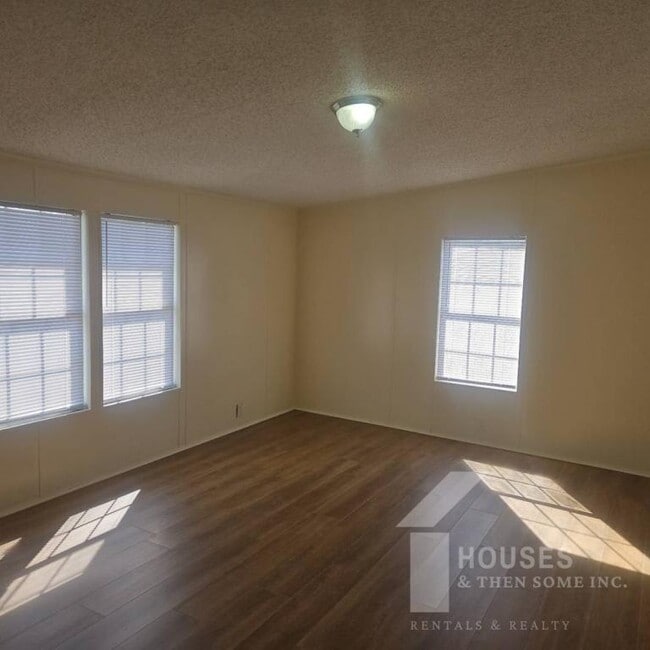 Foto del edificio - 309 Ashwood Ln