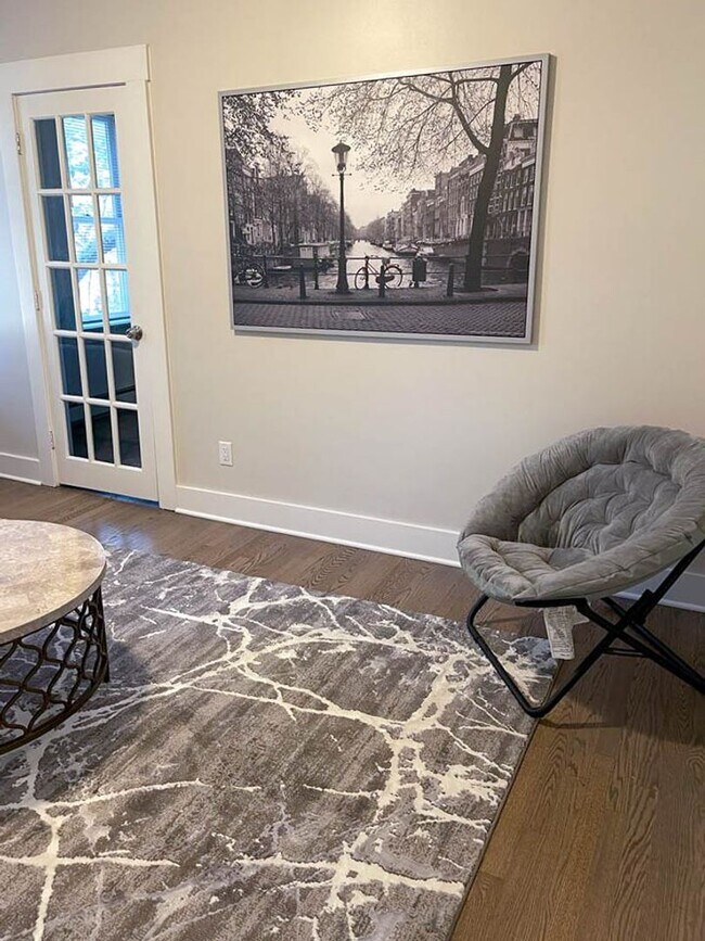 Building Photo - 335 S John St