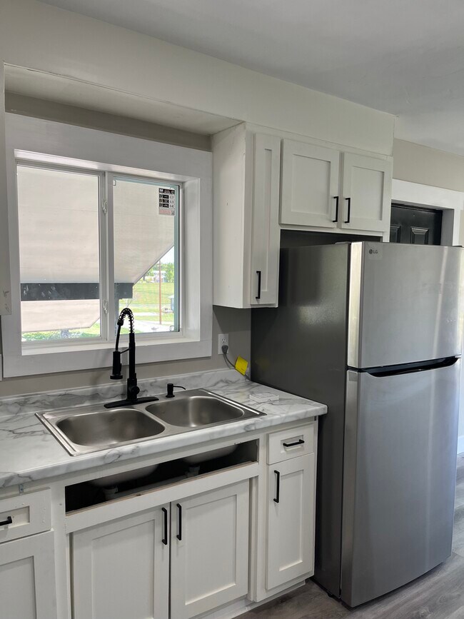 Foto del edificio - 971 Shannon Dr