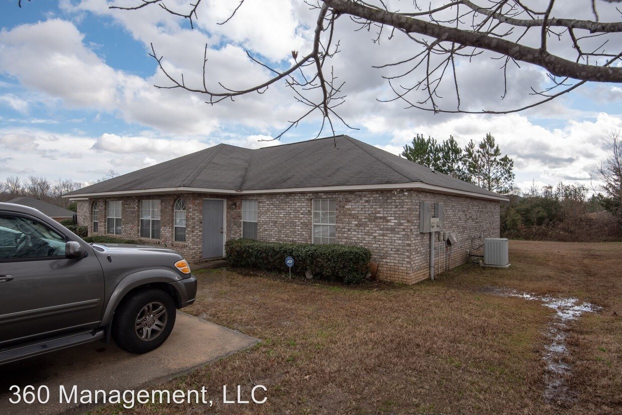 Building Photo - 701-703 Ethan Ln