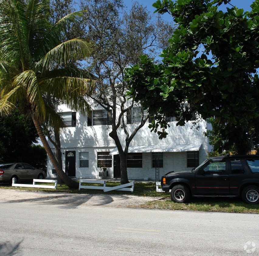 Building Photo - 2205 Roosevelt St