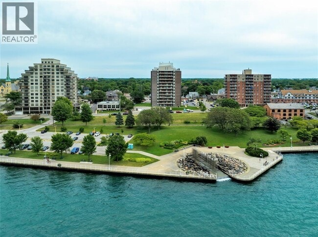 Photo du bâtiment - 10 Derby Ln