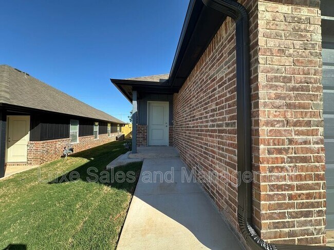 Foto del edificio - 11502 Mackenzie Wy