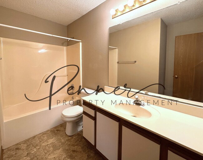 Foto del edificio - 132 N Crest Dr