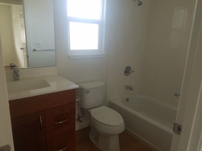 Building Photo - 2144 Liliha St