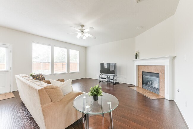 Building Photo - 5418 Lilac Grove Ln