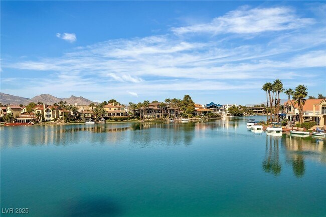 Foto del edificio - 8744 Captains Pl