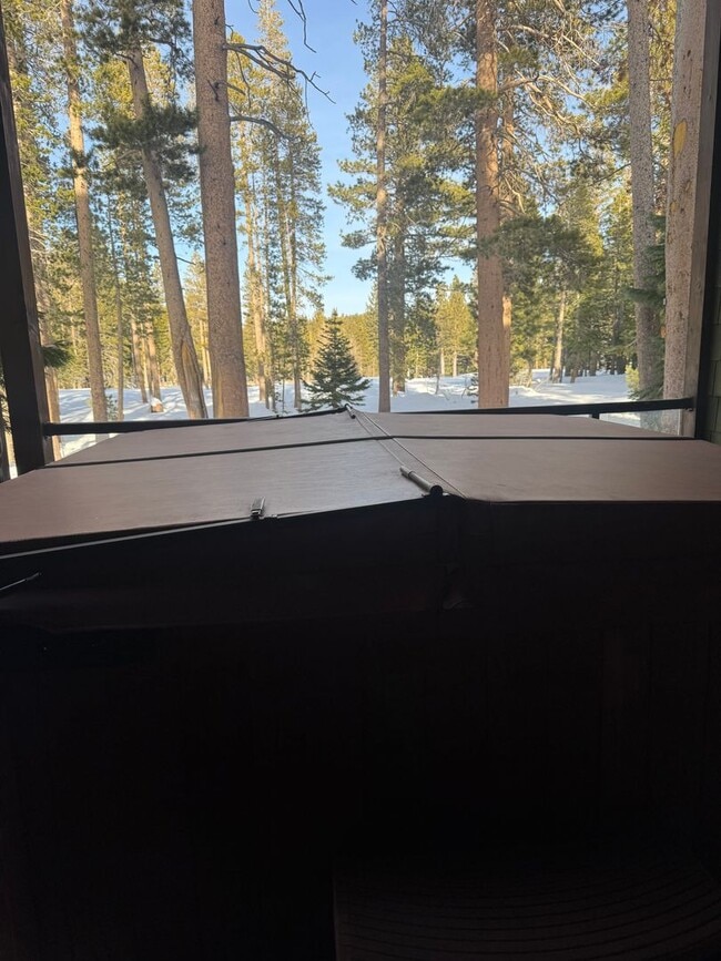 Building Photo - Luxury Fully Furnished 4BD/4BA Mountain Retreat with Hot Tub & Garage – Woodwinds #34, Mammoth Lakes
