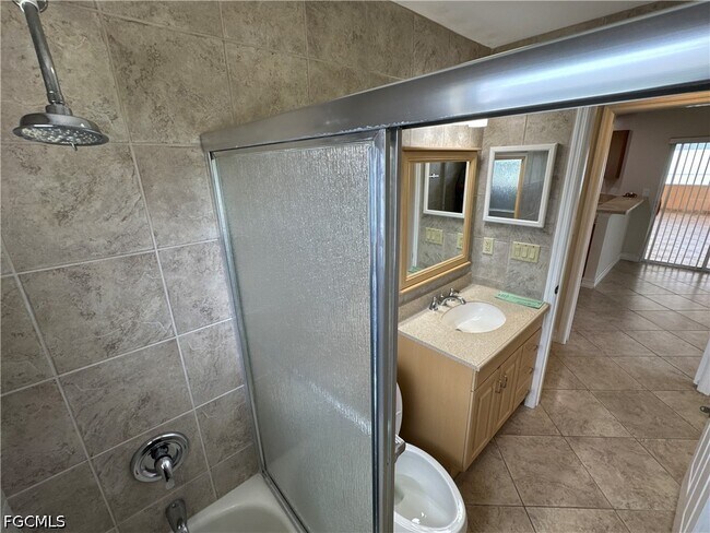 Foto del edificio - 4914 7th St W