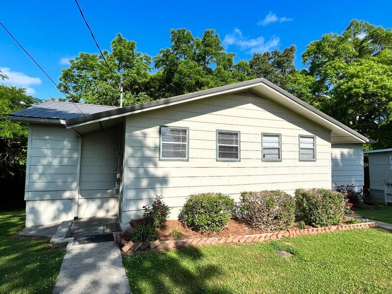 305 Pearl Ave Unit A, Chickamauga, GA 30707 Condo for Rent in Chickamauga, GA