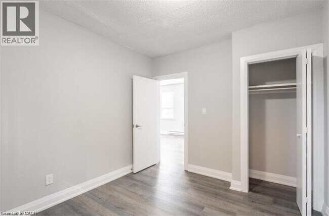 Photo du bâtiment - 81 Gibson Ave