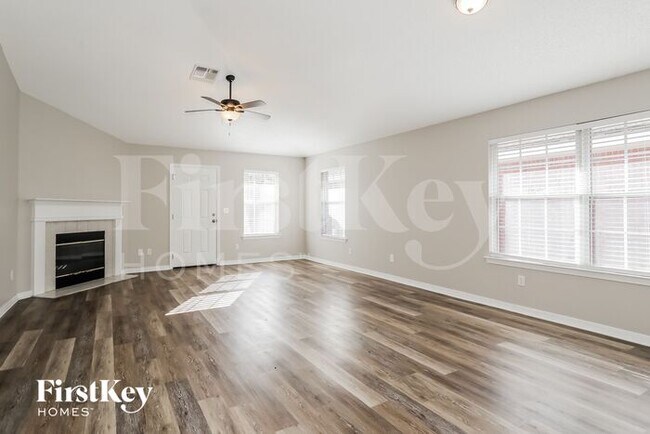 Foto del edificio - 7341 Ironside Dr N