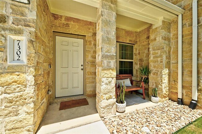 Foto del edificio - 7302 Haggard Dr