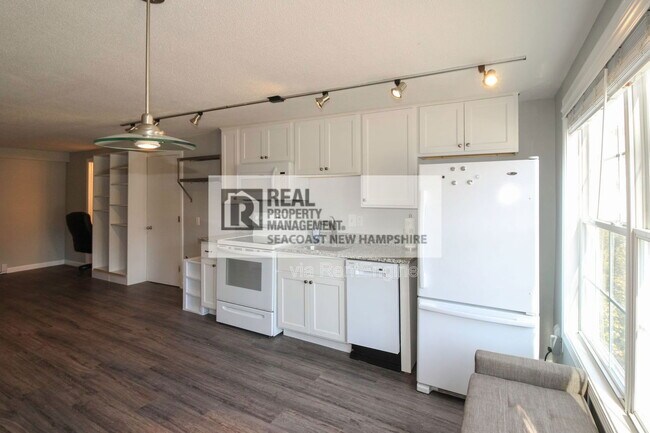 Foto del edificio - 93 Henry Law Ave