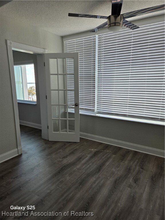 Building Photo - 2131 Lakeview Dr