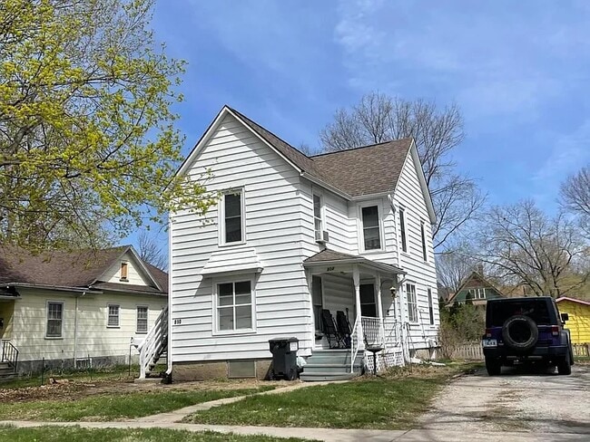 Building Photo - 810 Clark Ave