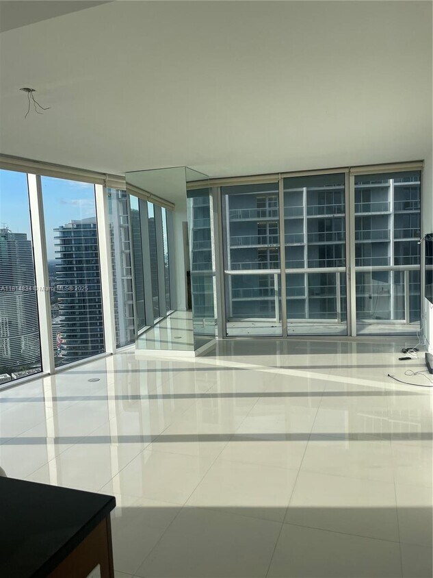 Primary Photo - 495 Brickell Ave